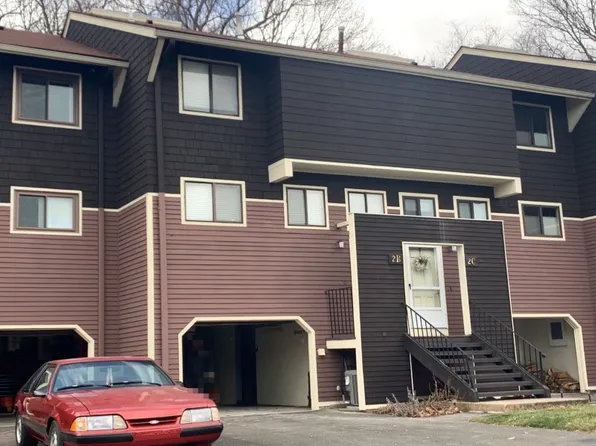 2 Stonegate Dr, Branford, CT 06405