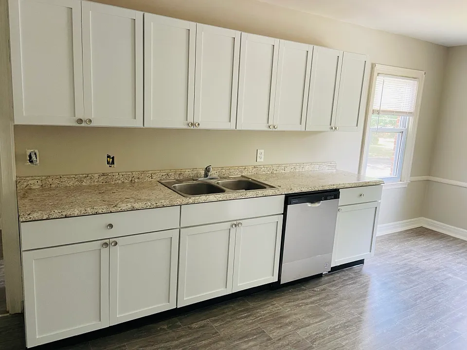 2 bed, 1000 sqft, $1,300 — Photo 3