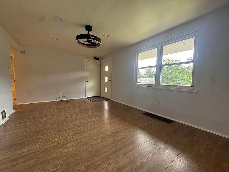 320 Dorothy Dr — Photo 6