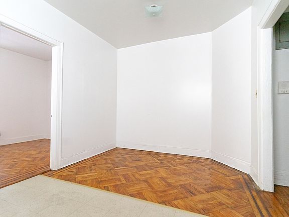 4th image of 3427 43rd St APT 1F