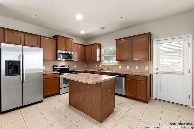4 bed, 2.5 bath, 2129 sqft, $2,000 — Photo 4