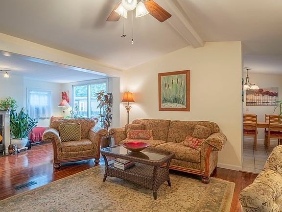 5th image of 251 Newbury St Lot 20