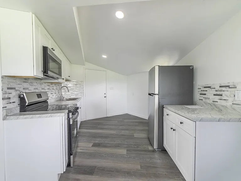 19505 NW 80th Dr — Photo 21