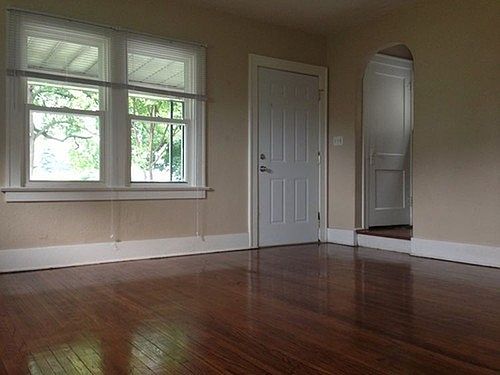 2nd image of 828 Homer Ave