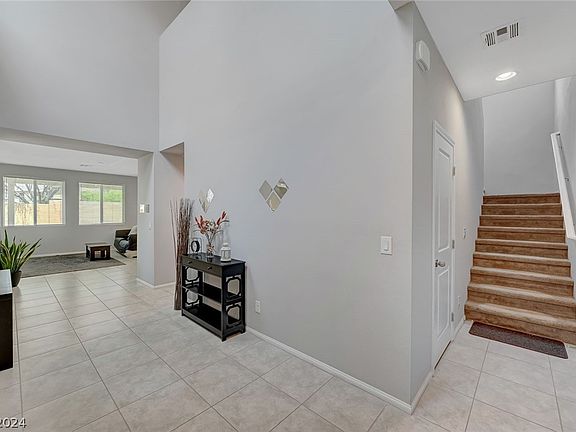 4th image of 2524 Kierspe Ave