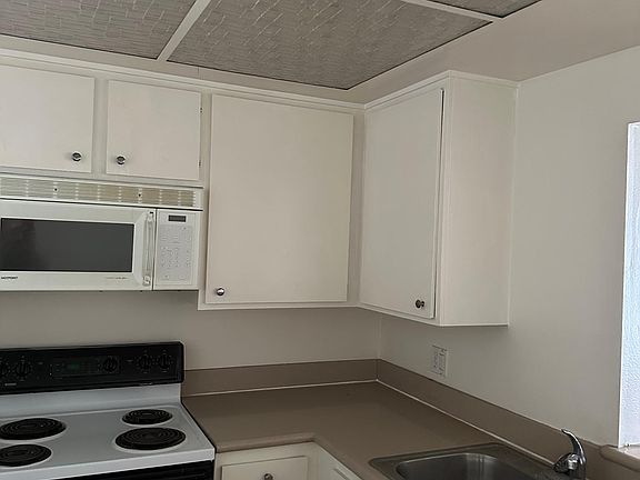5th image of 12720 Burbank Blvd Unit 302