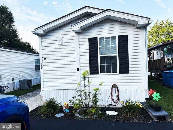 2nd image of 38 Rosewood Ln
