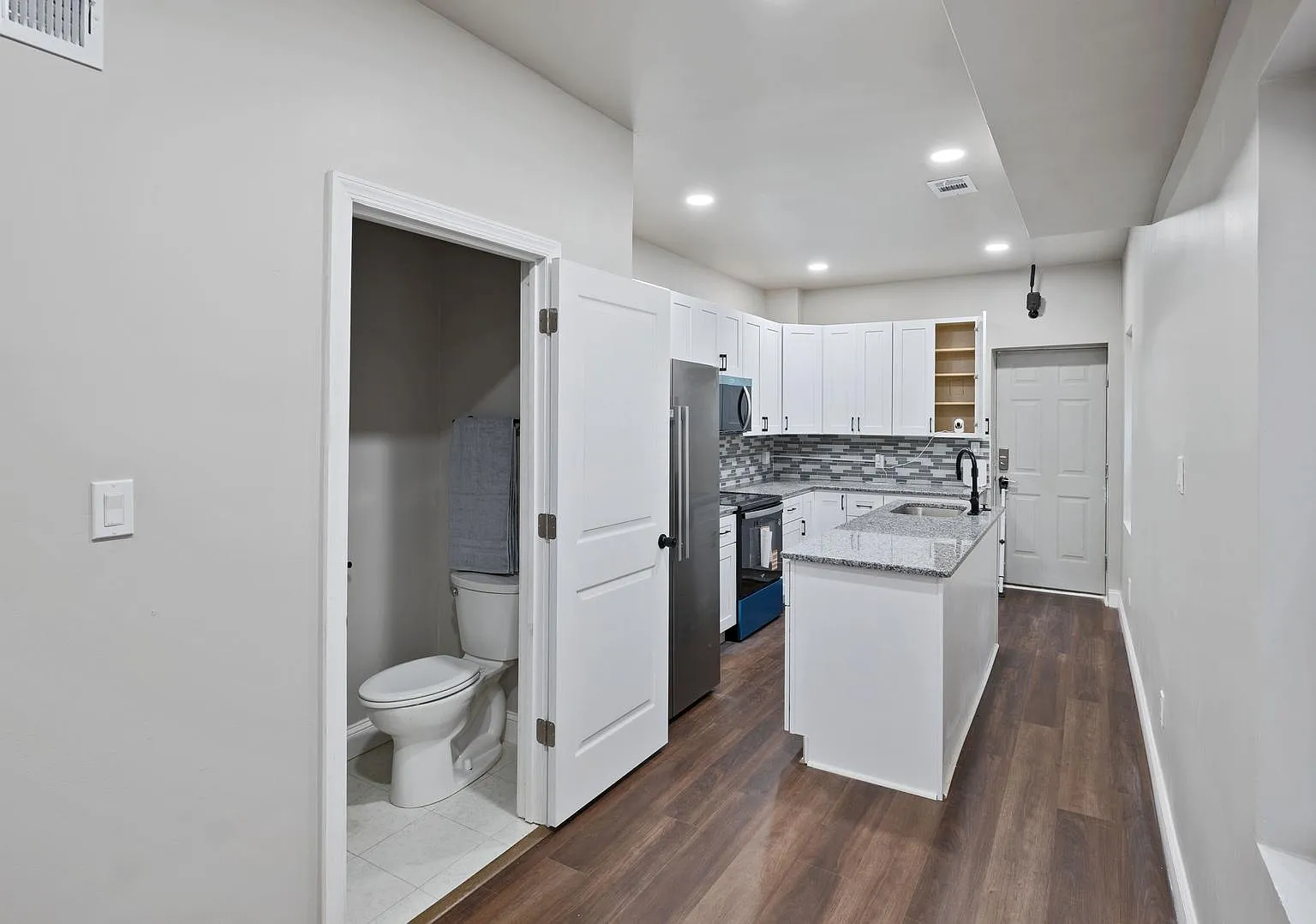 4 bed, 3.0 bath, 1100 sqft, $940 — Photo 4