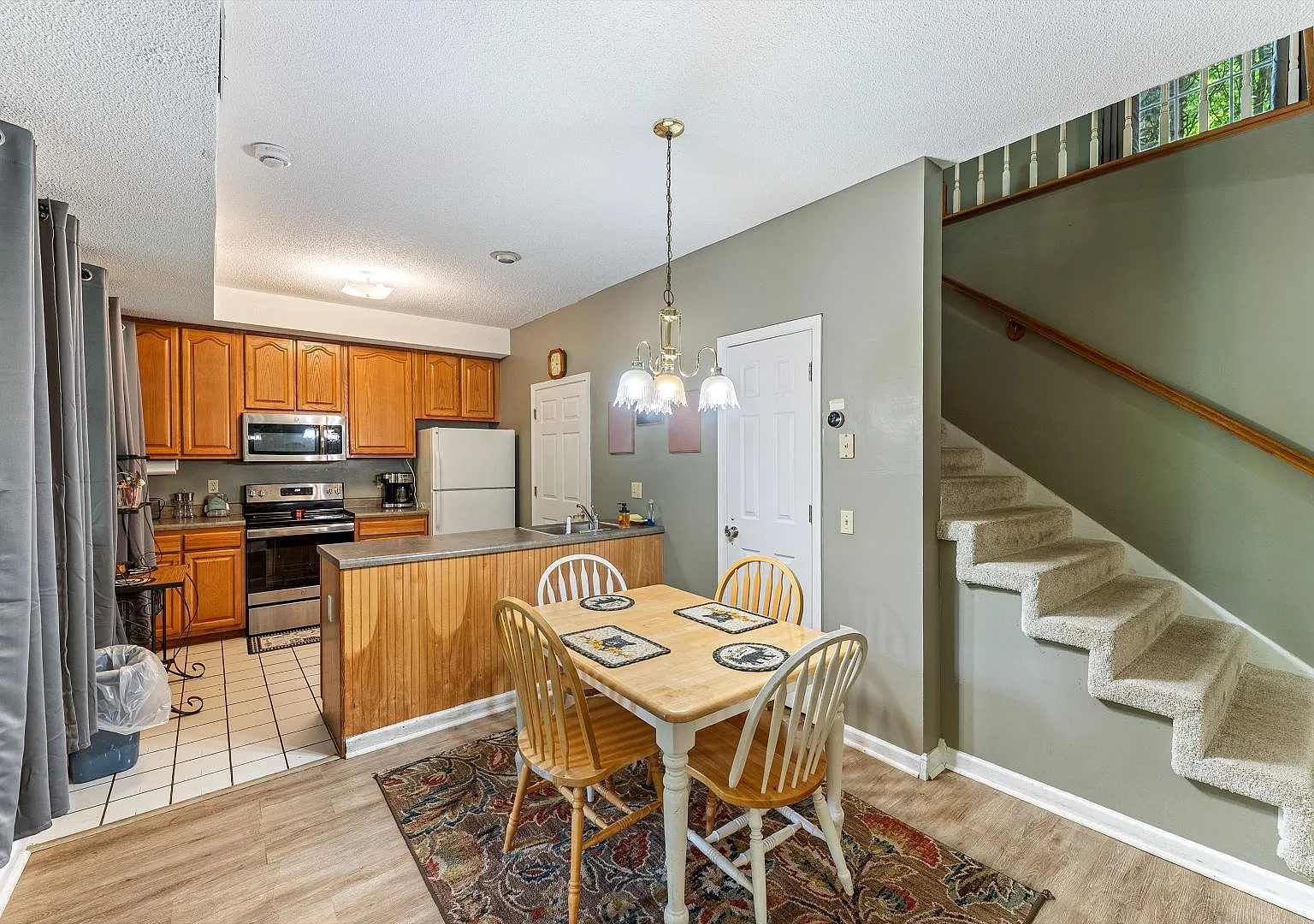 1052 Twin Oaks Rd — Photo 4