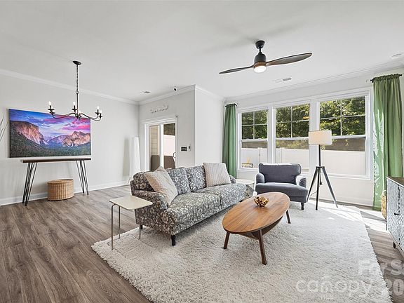 3rd image of 663 Cypress Glen Ln