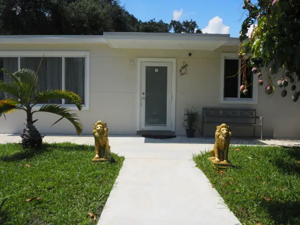 1st image of 1381 NE 152nd St