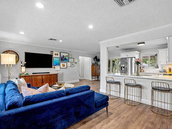 4th image of 2810 SW 5th Street