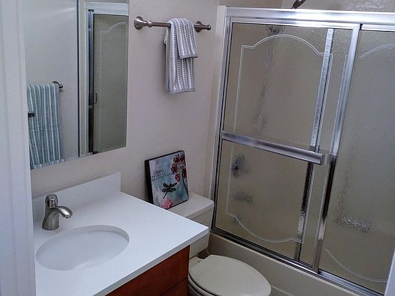 5th image of 375 Bellevue Way SE APT 15