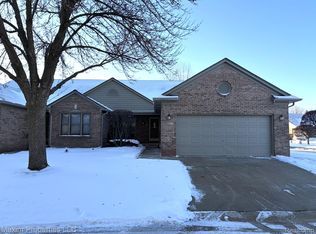 4460 Spruce Ct #135, Warren, MI 48092