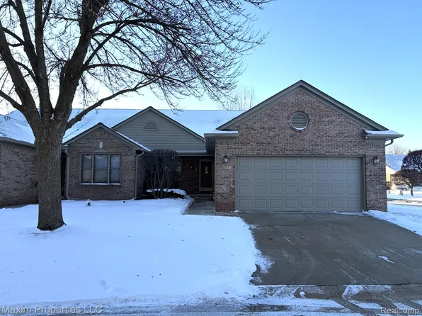 4460 Spruce Ct #135, Warren, MI 48092