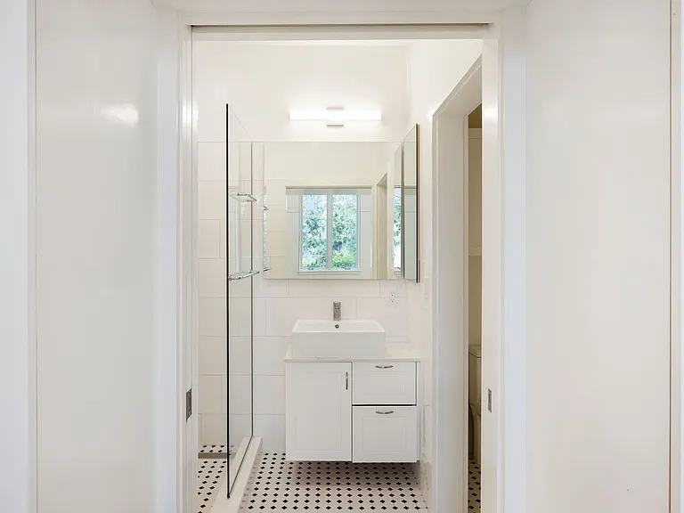 929 Grace Ave #C — Photo 1