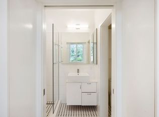 Bright Live-Work Studio with Tall Ceilings & Built-in Storage off Lowell Street in Oakland, Emeryville, CA 94608