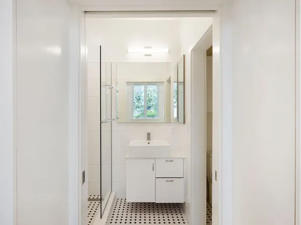 929 Grace Ave #C, Emeryville, CA 94608