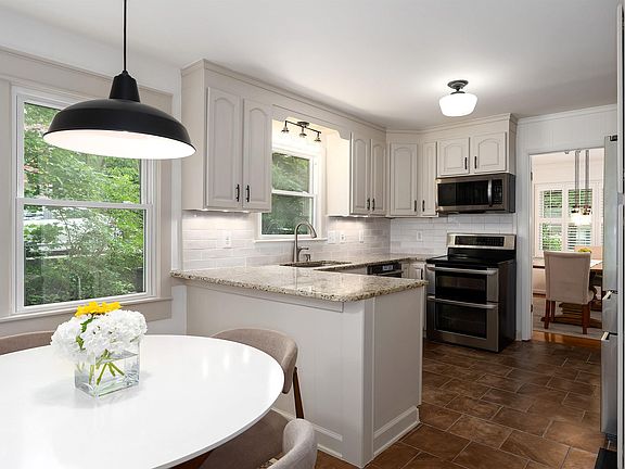 5th image of 1457 Willoughby Cir