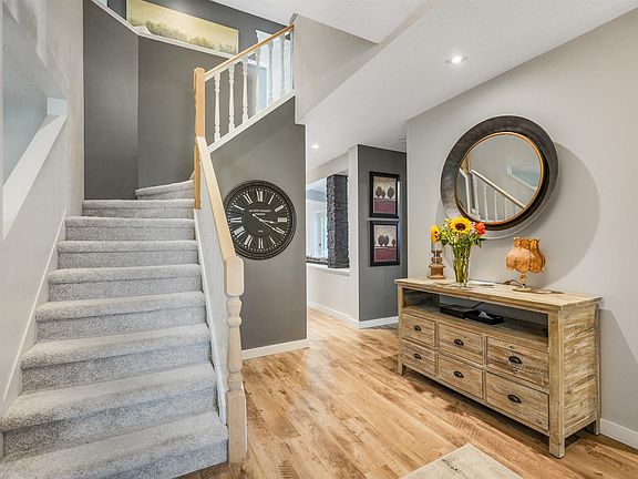 3rd image of 83 Ridgemont Cres