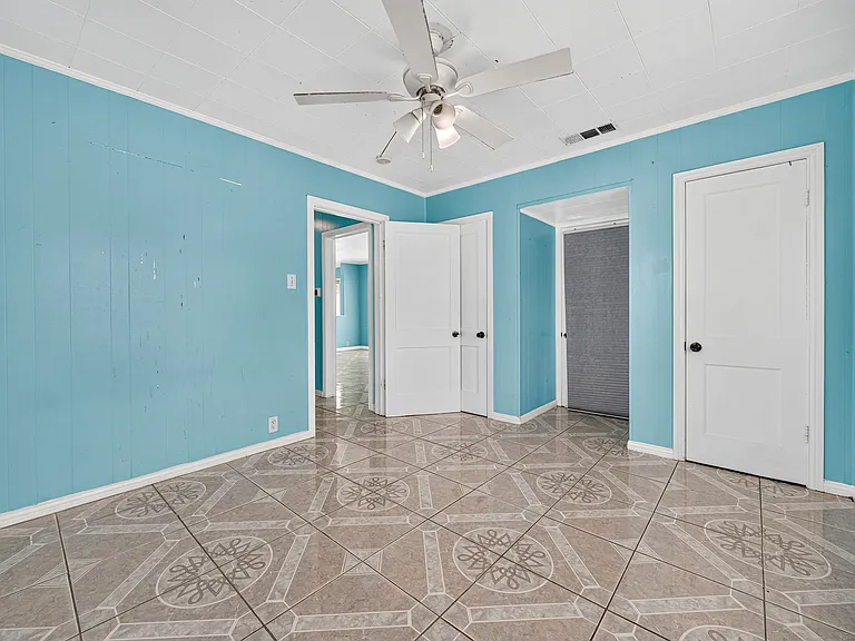 907 Buckalew St — Photo 15