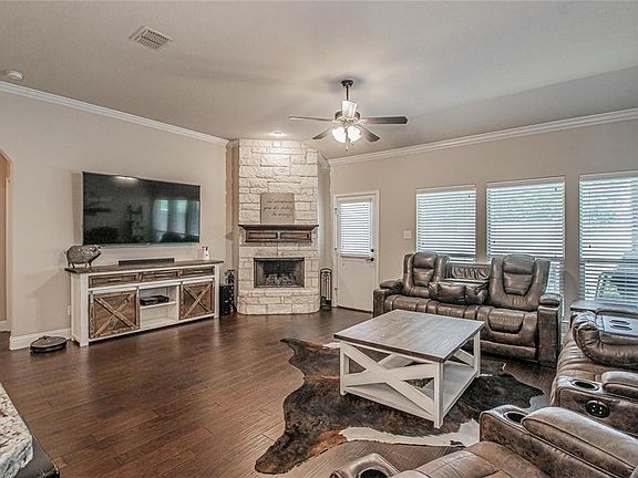 5th image of 706 Red Stone Ln