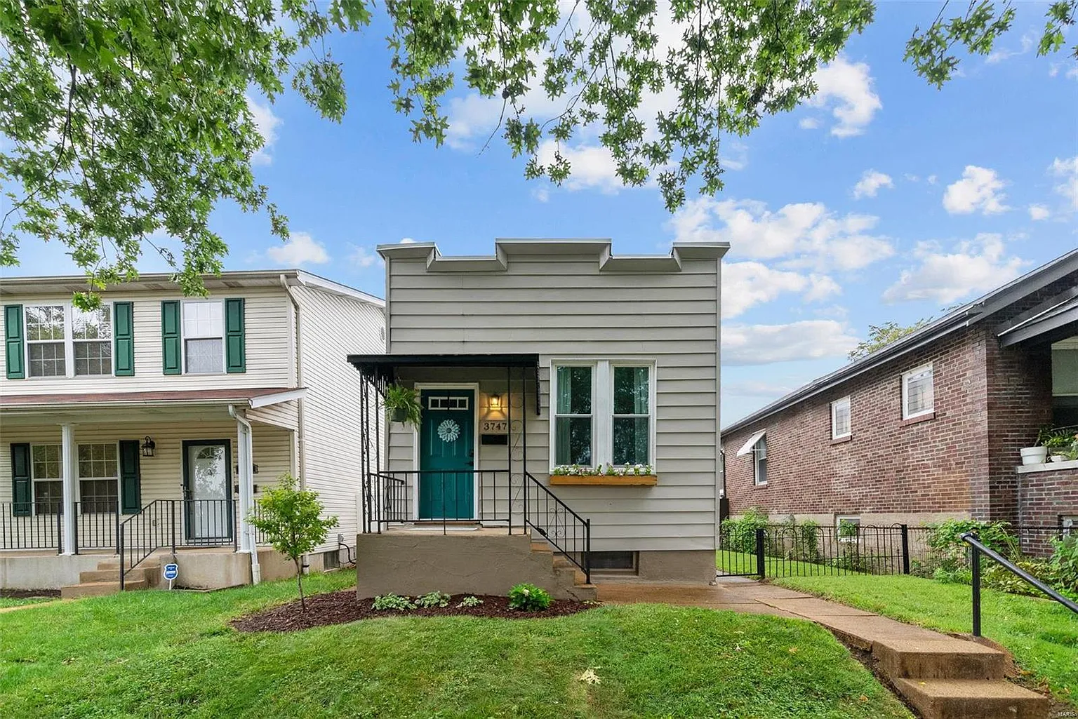 3747 Blow St photo 1