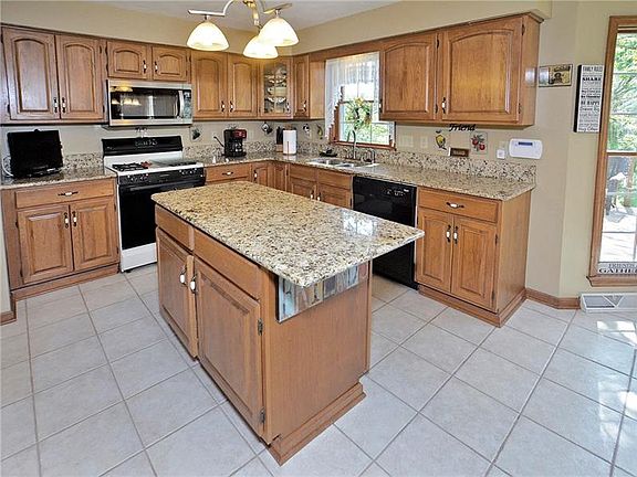 3rd image of 1037 Calmar Dr