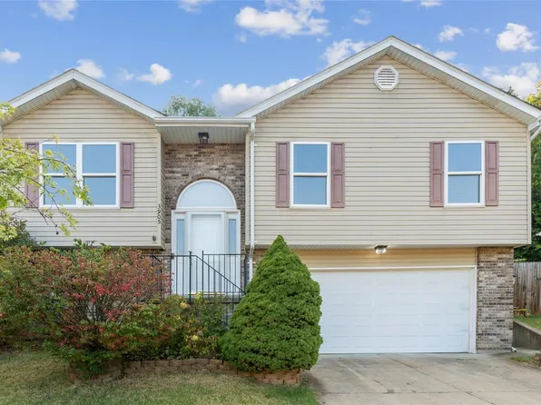 3905 Country Club Dr, Imperial, MO 63052