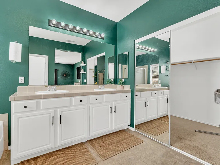 9504 Clear Springs Cir — Photo 19
