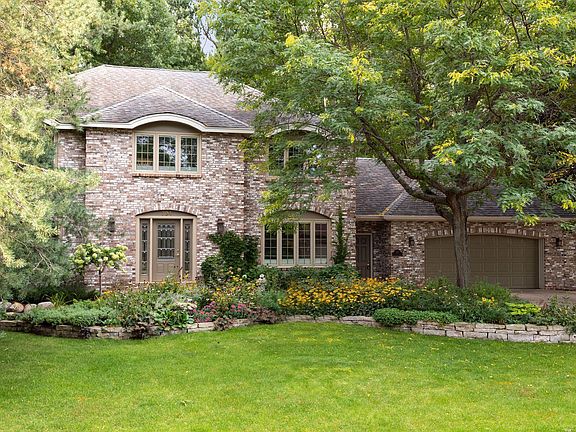 2nd image of 294 Meadowood Ln