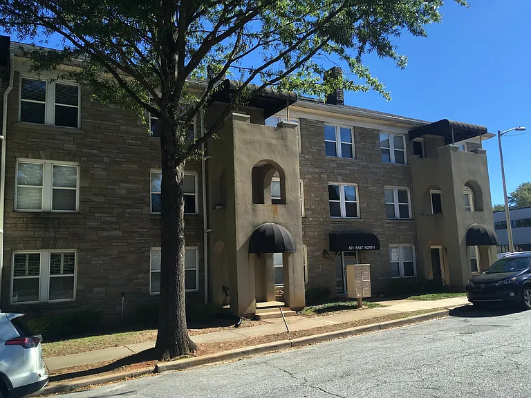 801 E North St #6 — Photo 7