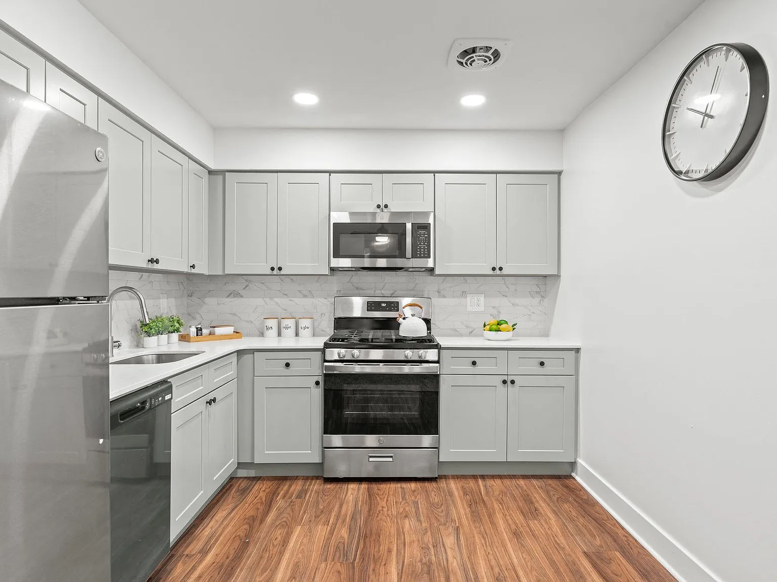 Waterside Apartments — Photo 3