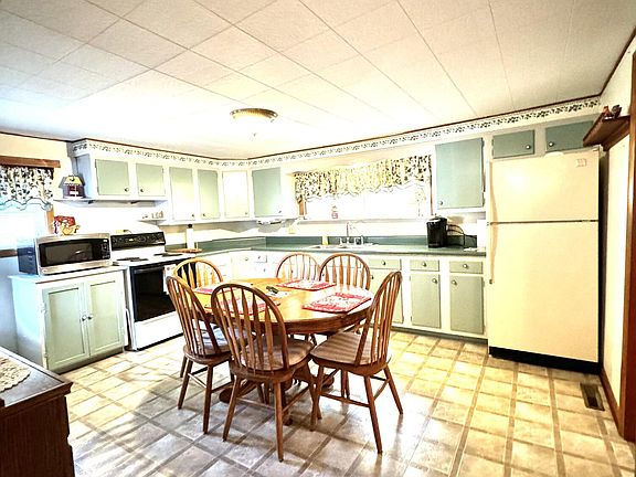 2nd image of 125 Old Court St