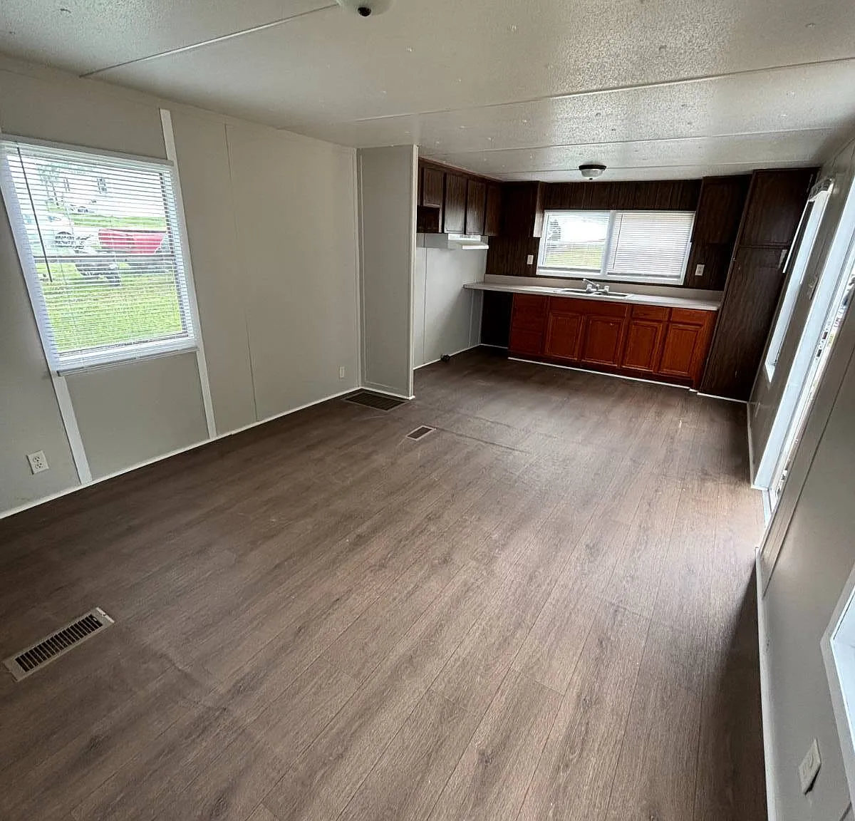 2 bed, 1.0 bath, $864 — Photo 4