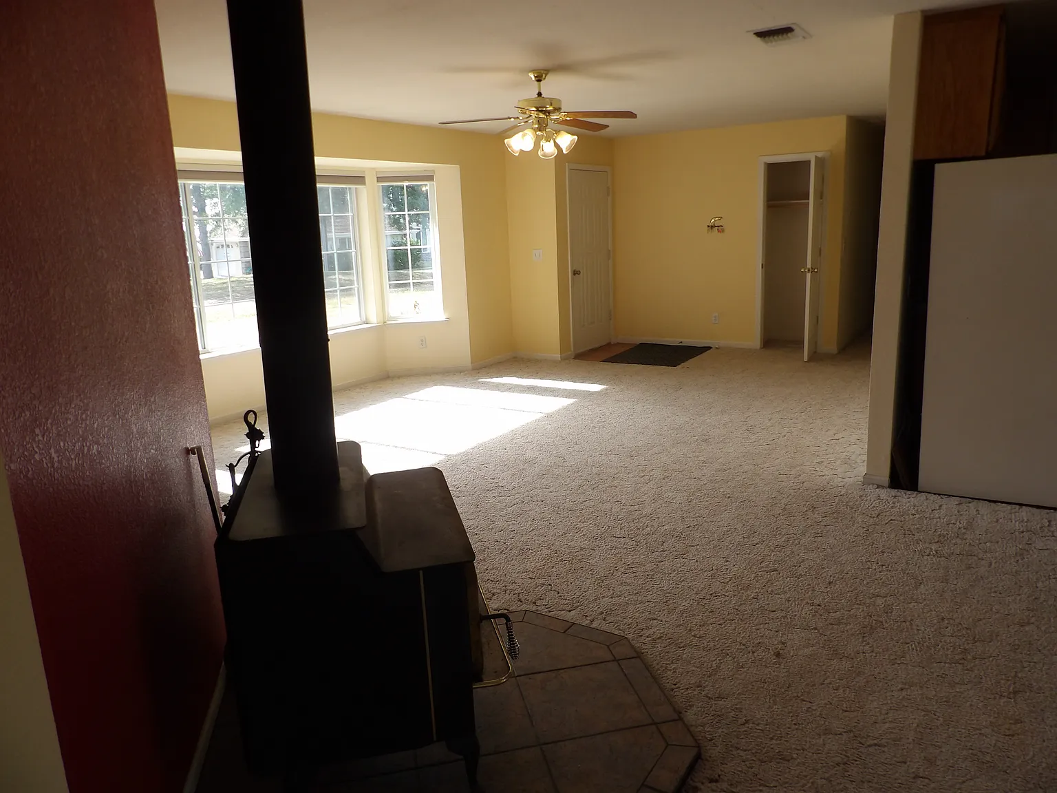 3 bed, 1800 sqft, $2,200 — Photo 3