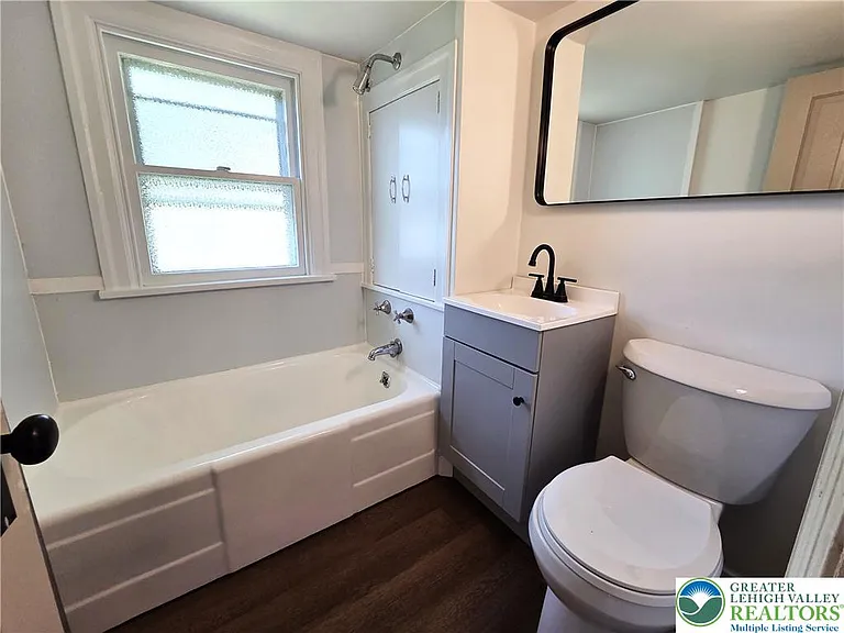 735 W Broad St — Photo 10