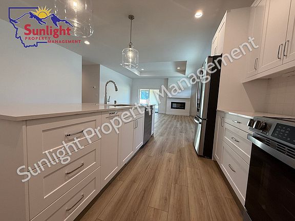 2nd image of 4709 Ravenwood Dr