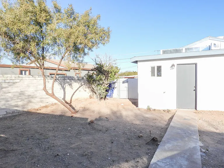 2639 N Fontana Ave — Photo 6