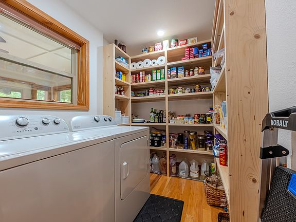 35th image of 124 Graystone Dr