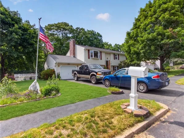 27 Metro Dr, Coventry, RI 02816