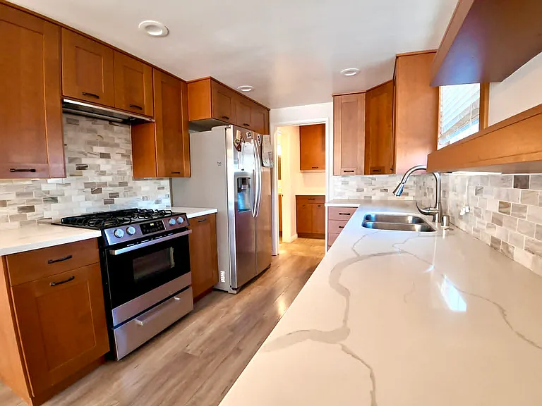 10946 Danbury St — Photo 1
