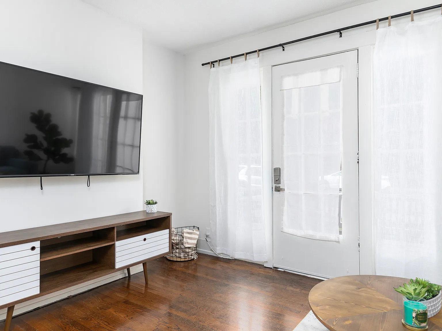 2 bed, 1100 sqft, $1,495 — Photo 3