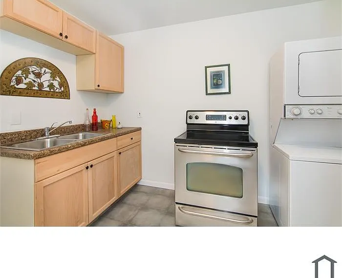 1601 W 28th St #B — Photo 3