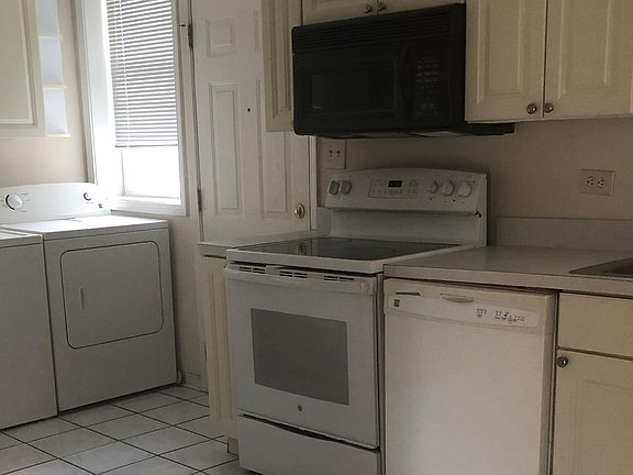 4th image of 4217 N Lockwood Ave #5