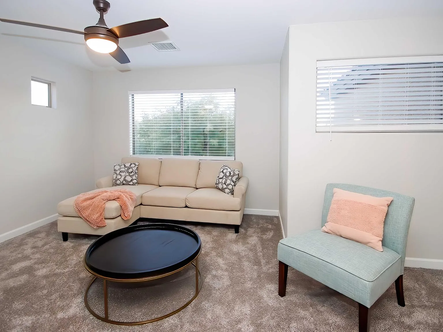 4 bed, 2232 sqft, $4,500 — Photo 2