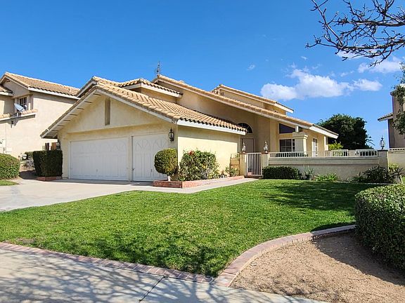 2nd image of 723 La Cumbre St