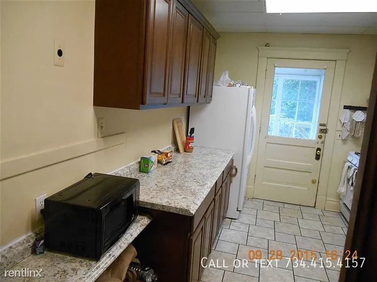 1002 Packard St — Photo 17