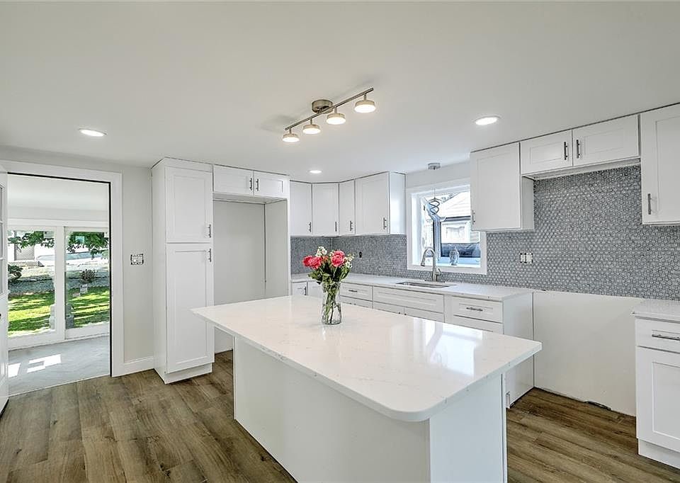 85 Vincent Ave, North Providence, RI 02904 Zillow