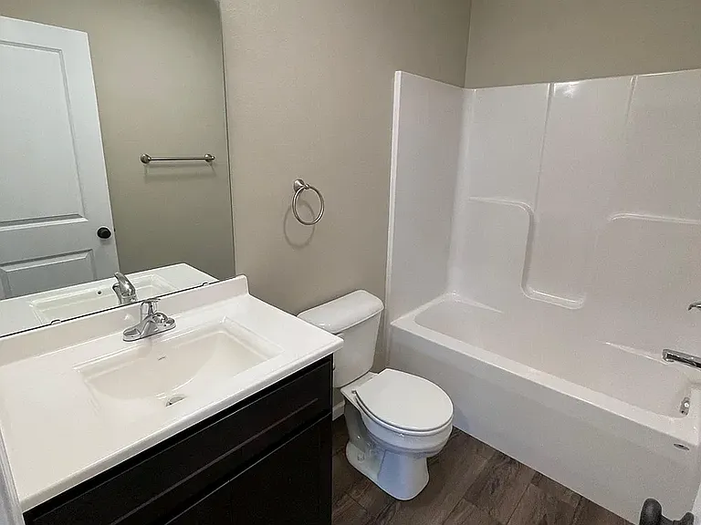 235 Bradford Ln — Photo 9